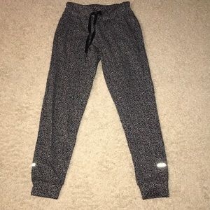 Lululemon black and white joggers